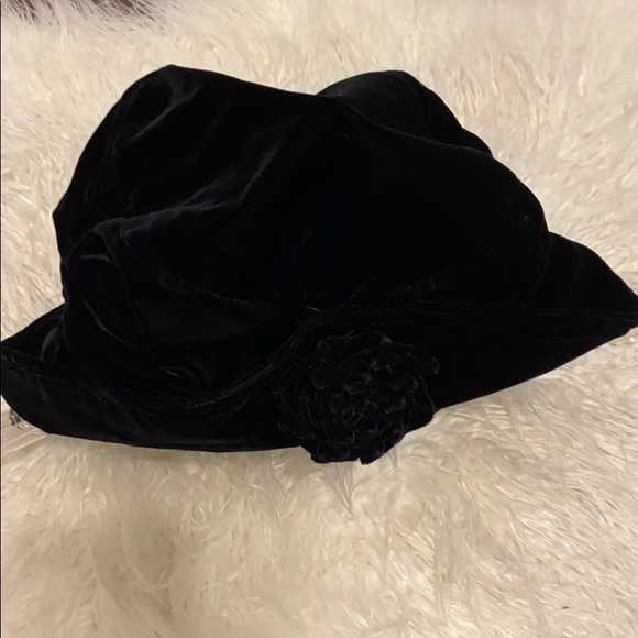 womens velvet hat